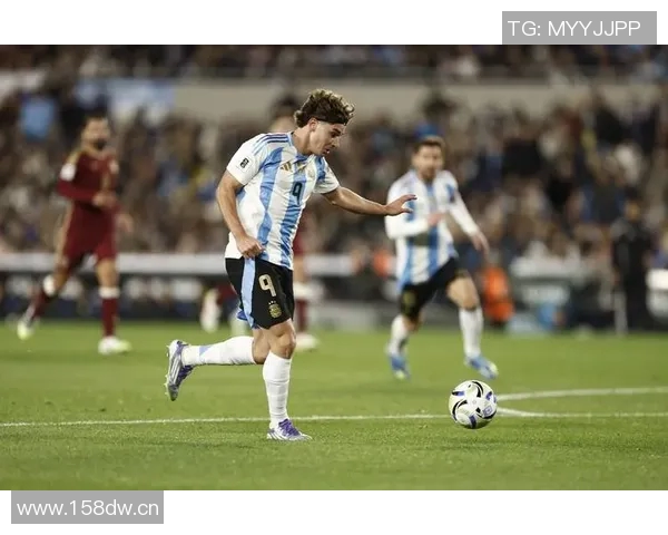 梅西球衣不够用对方前锋主动脱衣赠予展现友谊精神