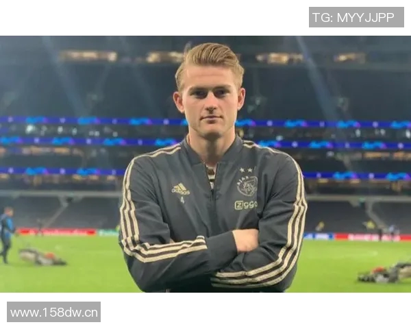 曼联官方盛赞德里赫特本赛季唯一全勤球员展现出色表现 曼联官方盛赞德里赫特本赛季唯一全勤球员展现出色表现