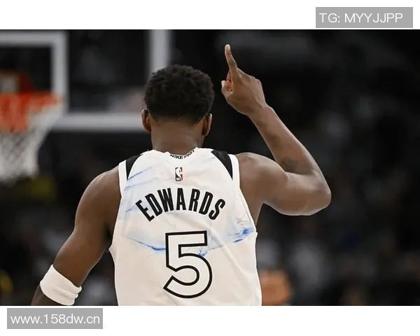 爱德华兹表现出色18投13中砍下32分3篮板6助攻但7次失误略显多余 爱德华兹表现出色18投13中砍下32分3篮板6助攻但7次失误略显多余
