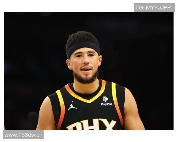 布克创历史新高前八场场均30分5助攻命中率超五成三分命中率达四成 布克创历史新高前八场场均30分5助攻命中率超五成三分命中率达四成